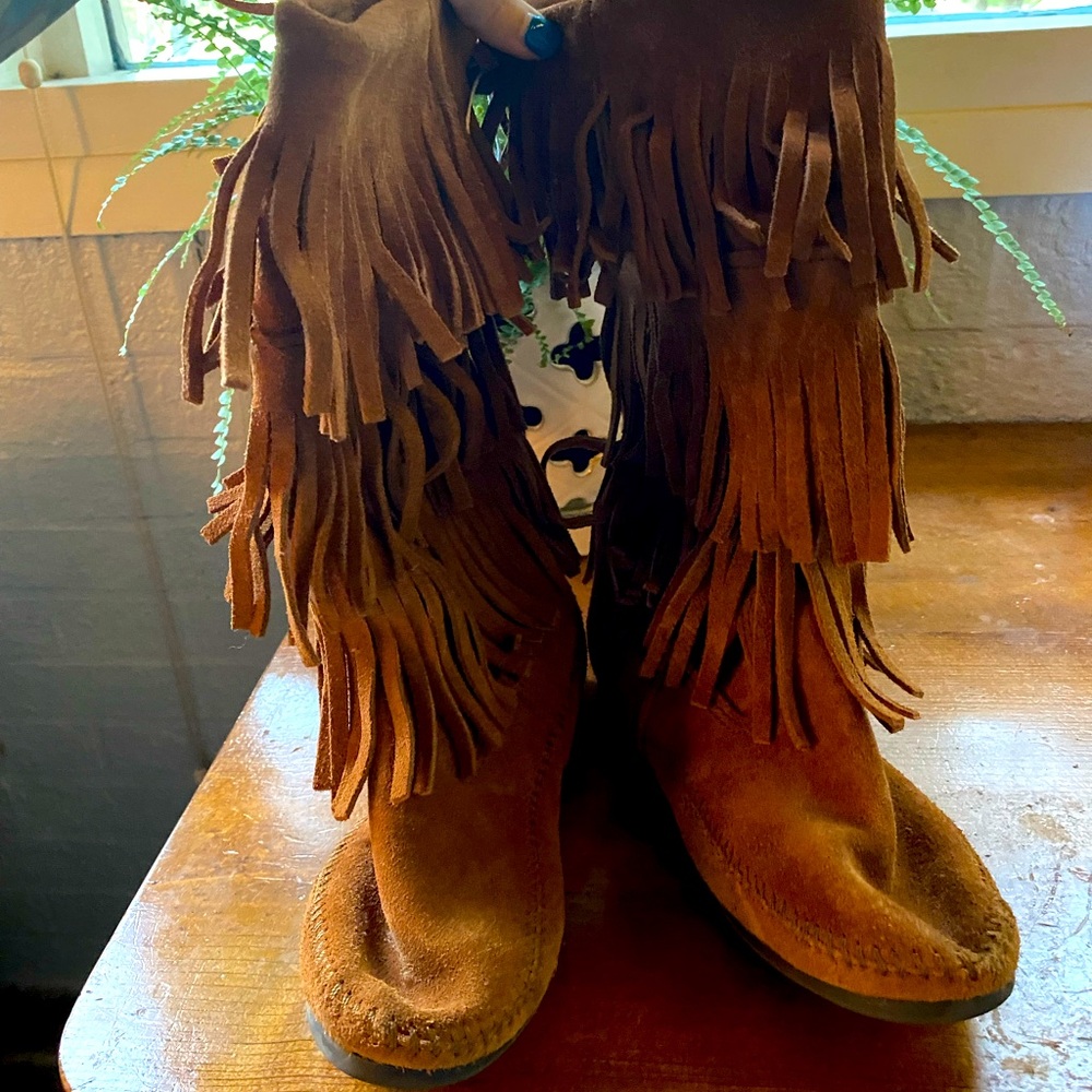 Minnetonka fringe boots 🐻